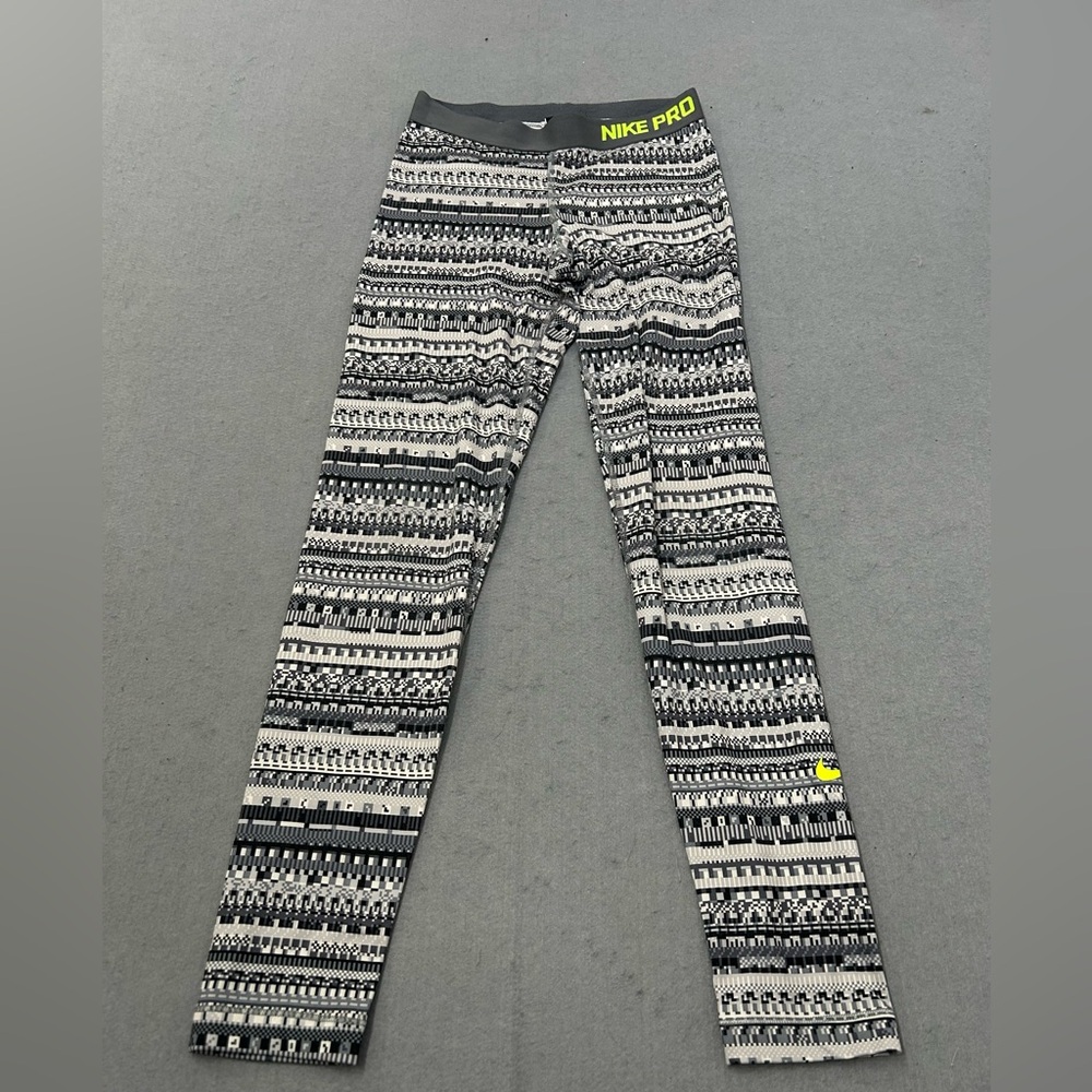 Nike Pro Black & White Geometric Printed Girls' Leggings Size Medium Like New